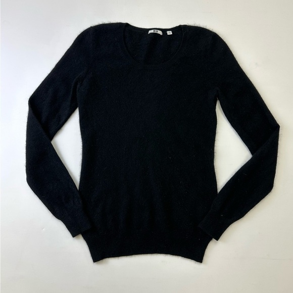 Uniqlo Sweaters - Uniqlo black cashmere scoop neck pullover sweater XS